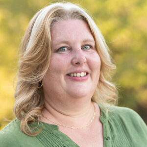 Natalie MacLees' headshot